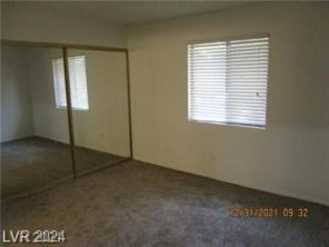Foto del edificio - 713 Rock Springs Dr