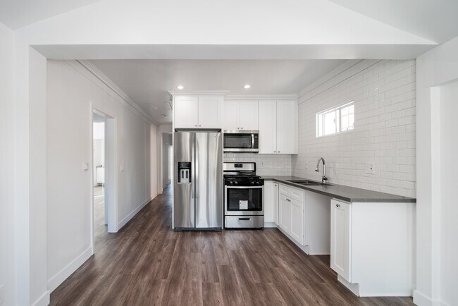 Foto del edificio - 1830 W Jefferson Blvd