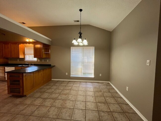 Foto del edificio - Renovated 2 Bedroom 2 Bath Home with 2 Car Garage!!