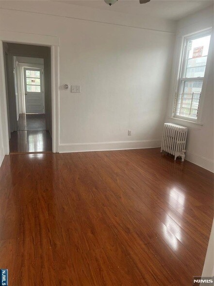 Building Photo - 673 Clifton Ave