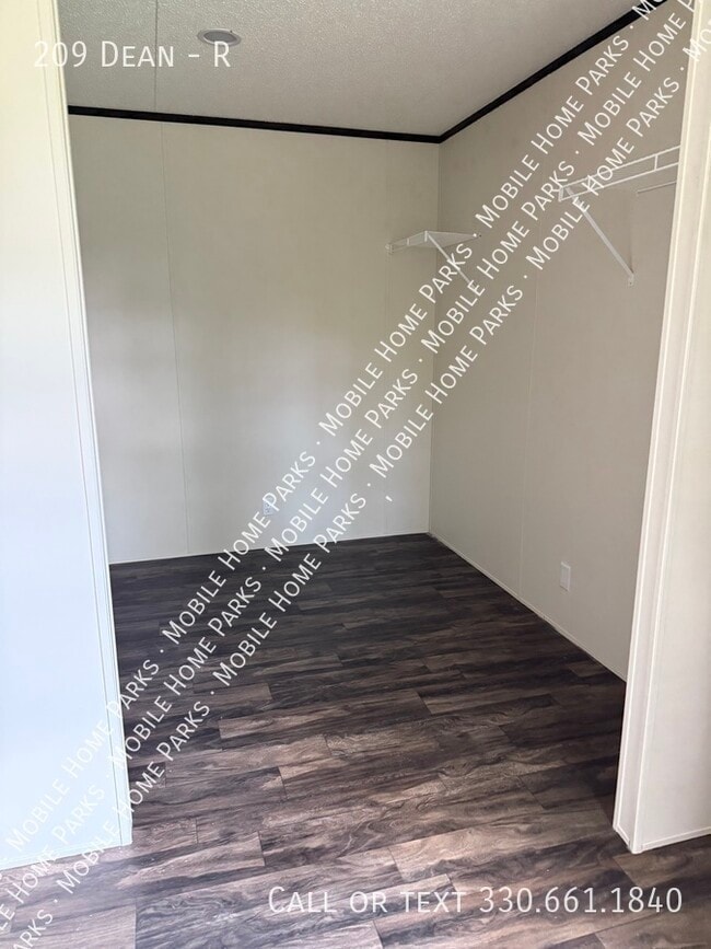 Building Photo - 209 Dean-R