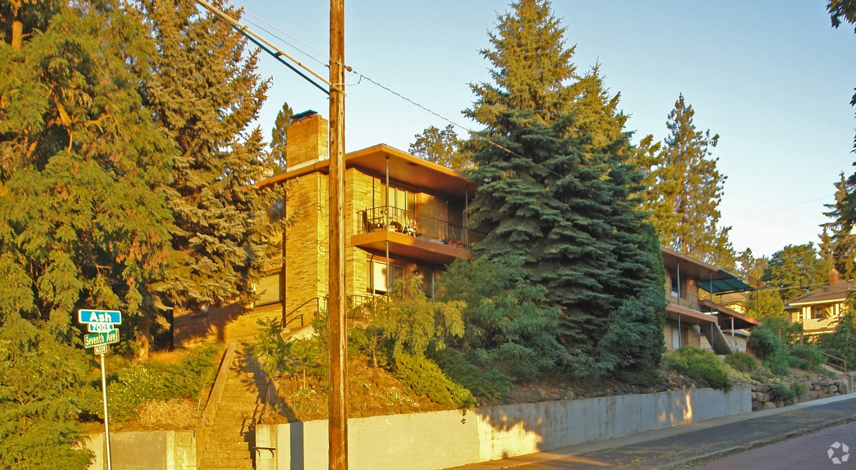 Primary Photo - 1627 W 7th Ave
