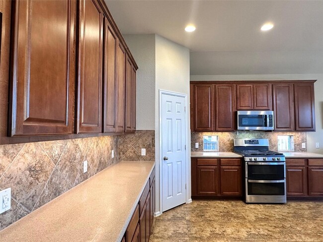 Building Photo - 136 Mountain Laurel Way