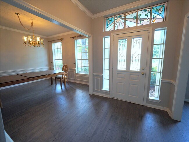 Foto del edificio - 15122 Greenleaf Ln