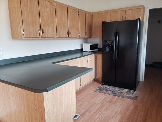 Building Photo - 4 br, 2 bath House - 620 Fir Terrace