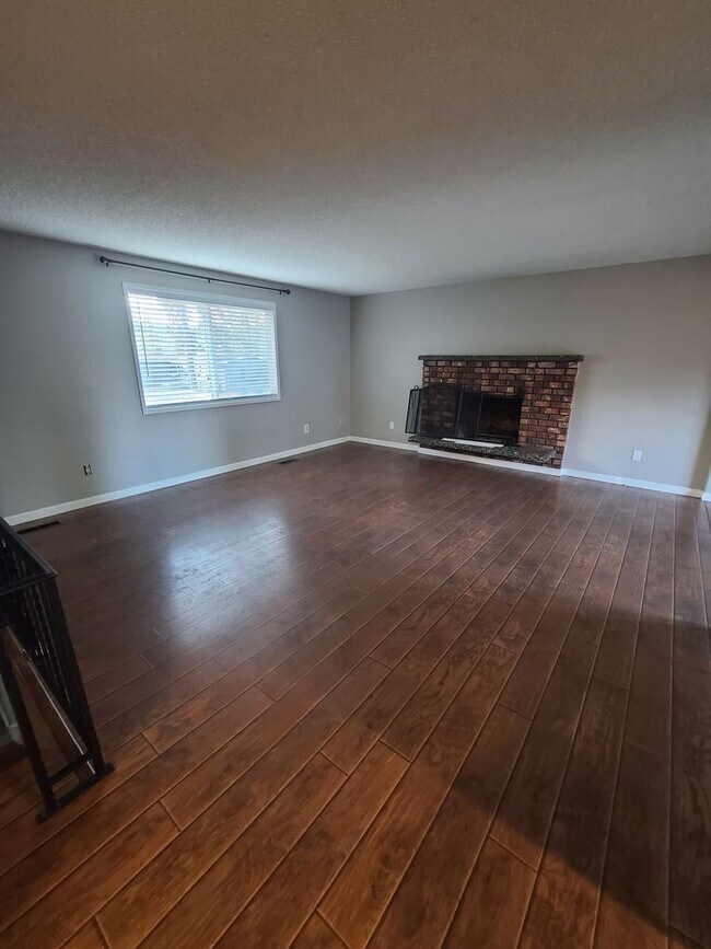 Building Photo - Fairway Forest Home (APP#76)