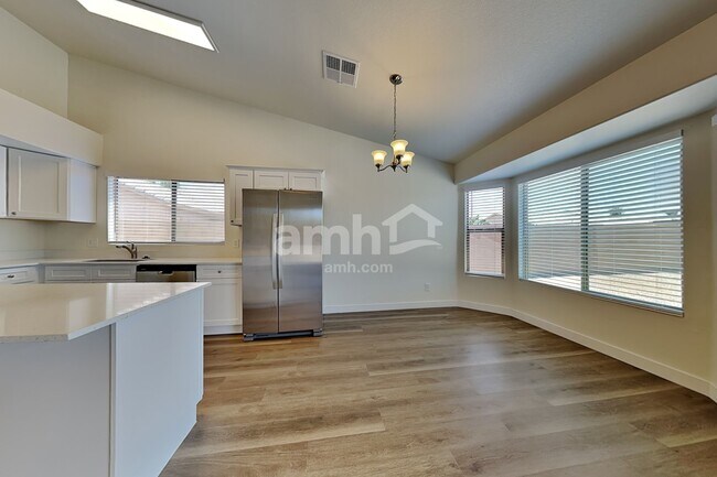 Foto del edificio - 7599 W Vermont Ave