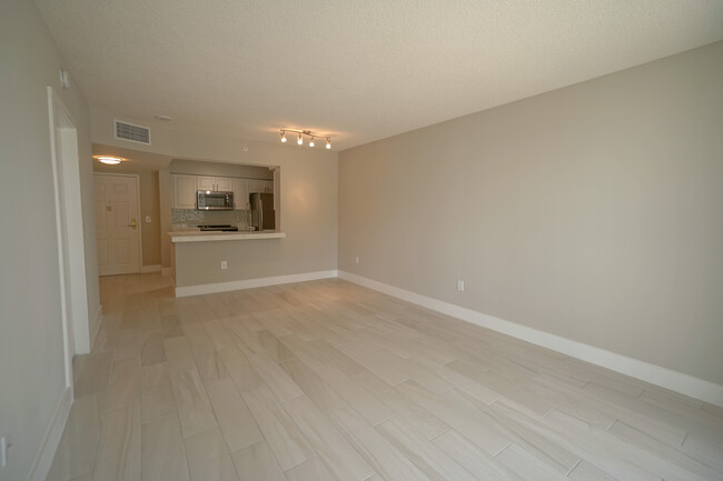 Building Photo - 2501 E Sunrise Blvd