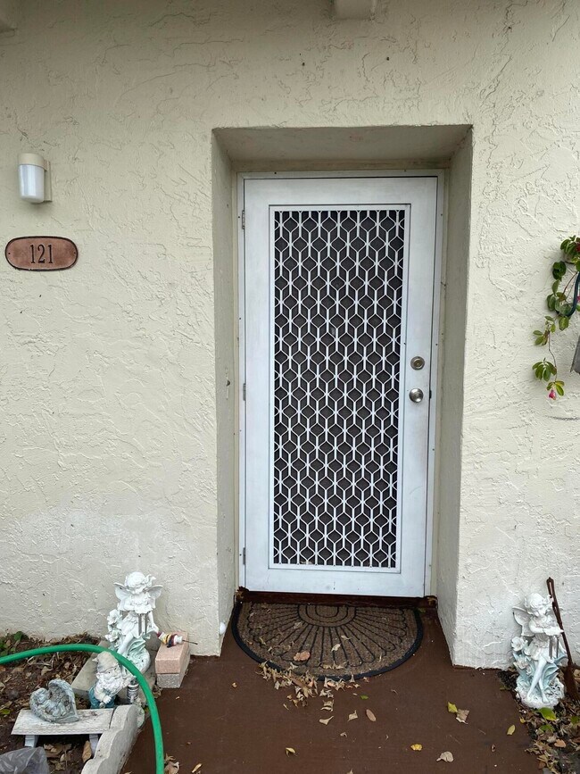 Foto del edificio - 2541 Boundbrook Blvd