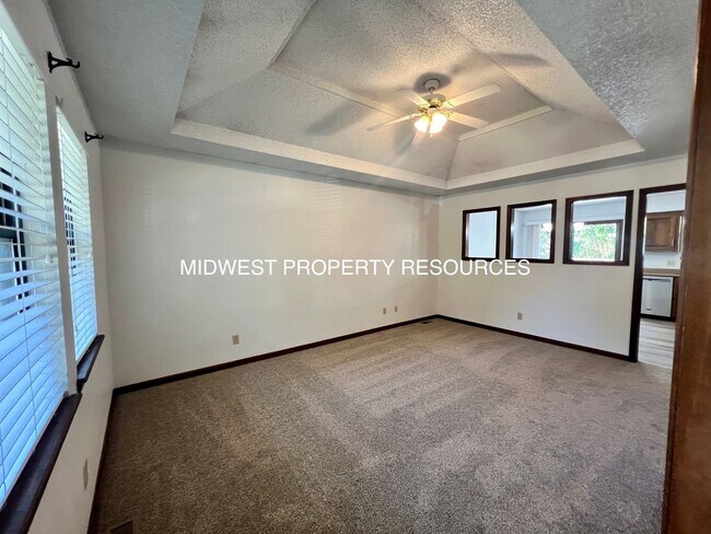 Foto del edificio - Freshly Updated 3 Bedroom Duplex