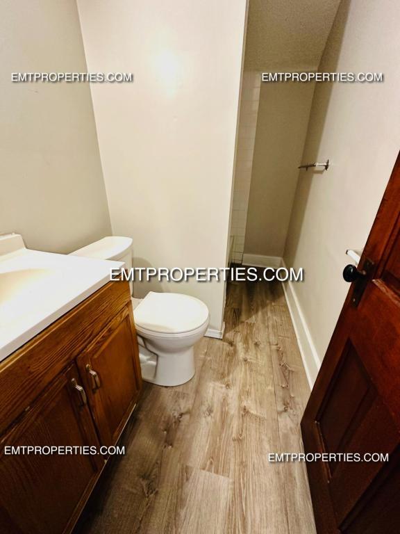 Foto del edificio - 320 W 21st St