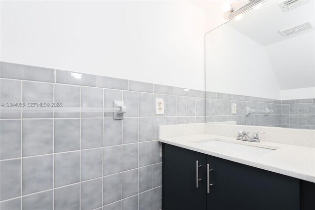 Building Photo - 9044 SW 148th Ct