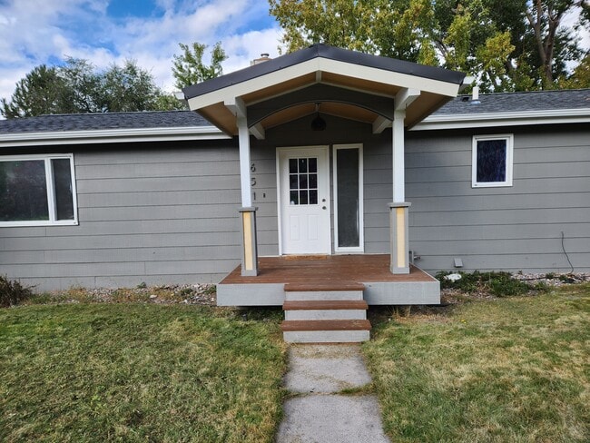 Building Photo - 651 W Crestline Dr