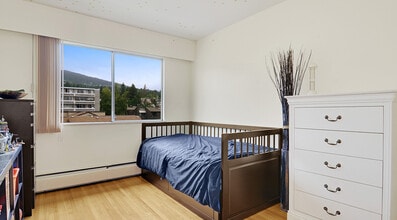 Building Photo - 1370 Clyde Ave