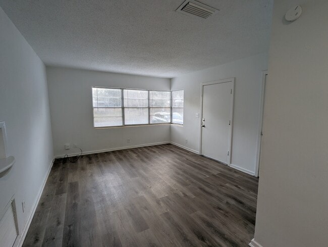 Building Photo - 2211 Tegner Dr