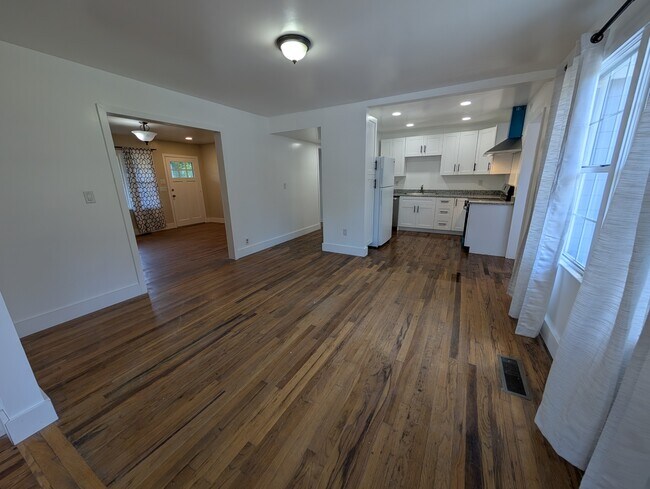 Foto del edificio - 427 Crossway Rd