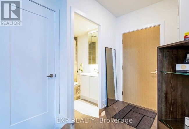 Building Photo - 1 Edgewater Dr