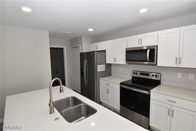 Foto del edificio - 4970 Ageman Ave