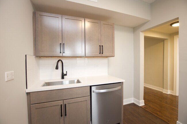 Foto del edificio - 3150 W Sunnyside Ave