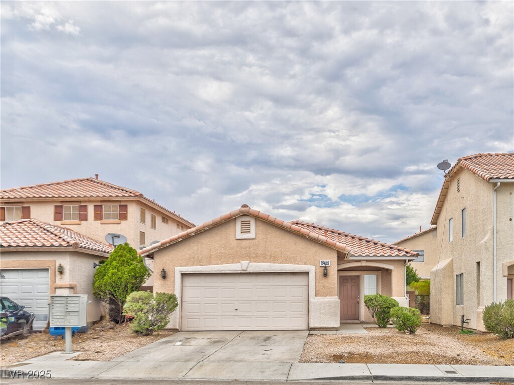 Foto principal - 8908 W Rochelle Ave