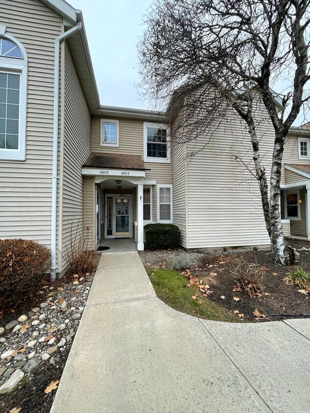 Primary Photo - 4803 Foxwood Dr S
