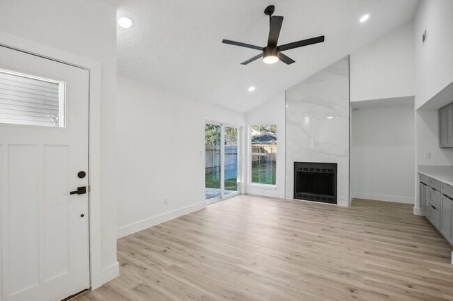 Building Photo - 11615 Henley Dr