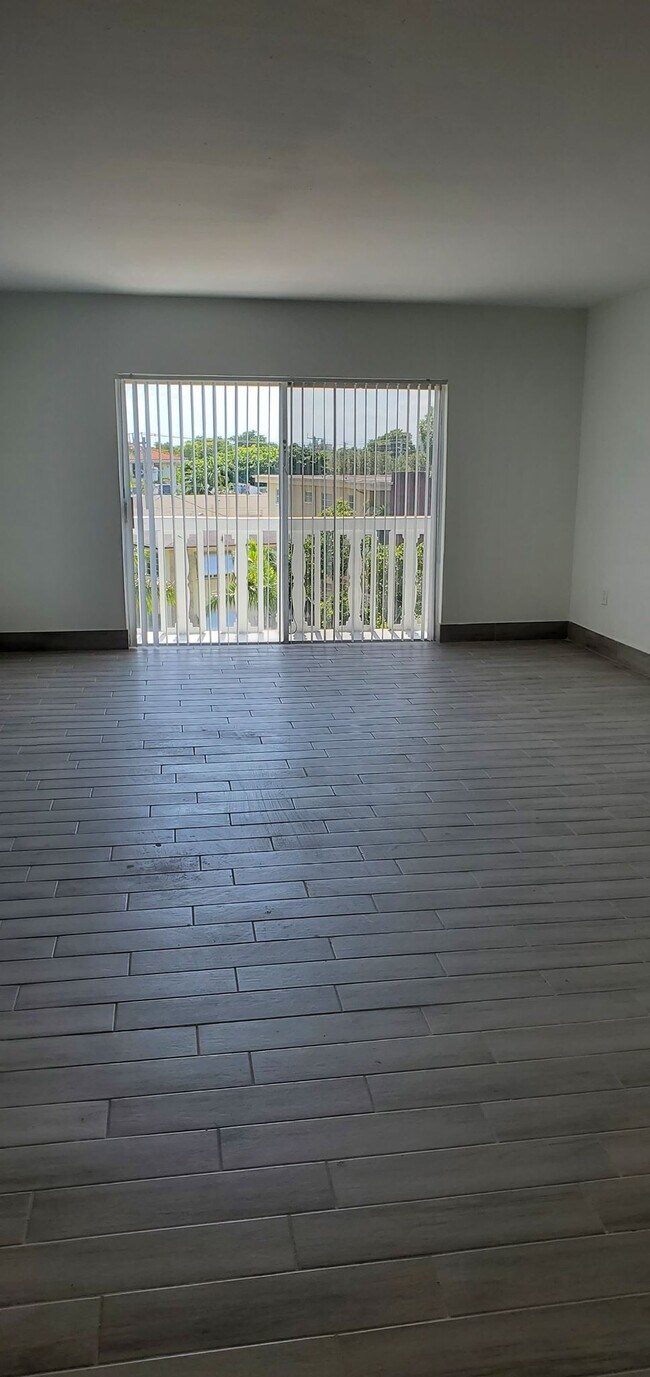 Luna at Hollywood Apartments Hollywood, FL