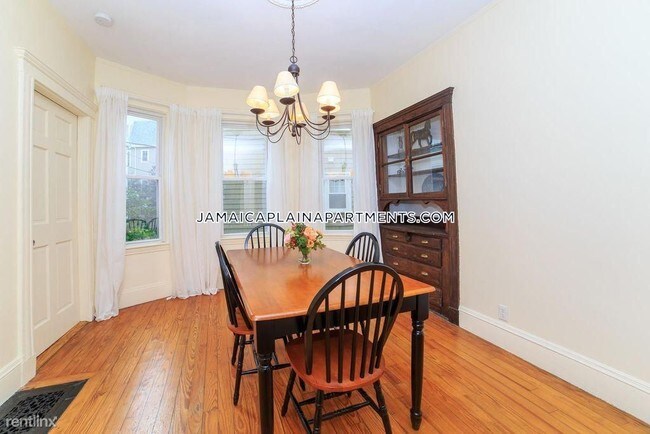 Foto del edificio - 3 br, 1 bath  - 14 Woodlawn St
