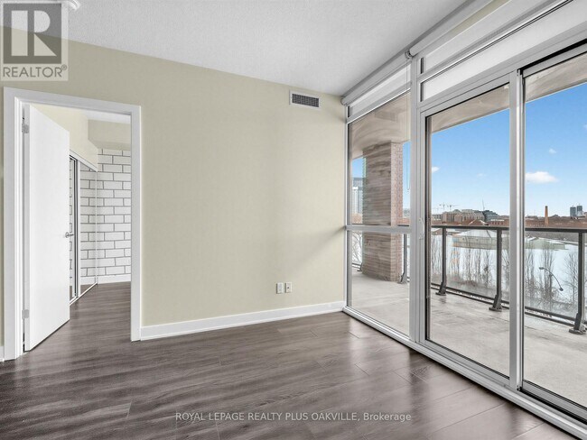 Building Photo - 169 Fort York Blvd