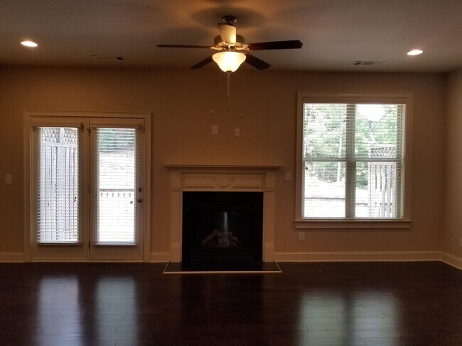 Foto del edificio - 3199 Hallmark Ln NE