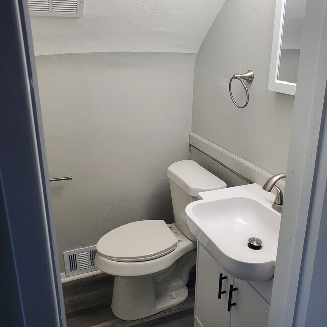 Foto del edificio - 4BDRM 1 1/2 BATH HOUSE FOR RENT