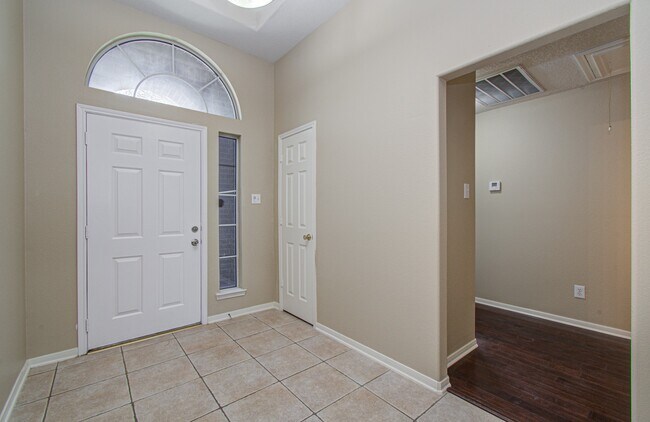 Foto del edificio - 24203 Emory Green St