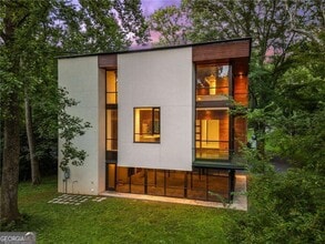 Building Photo - 2105 Fairhaven Cir NE