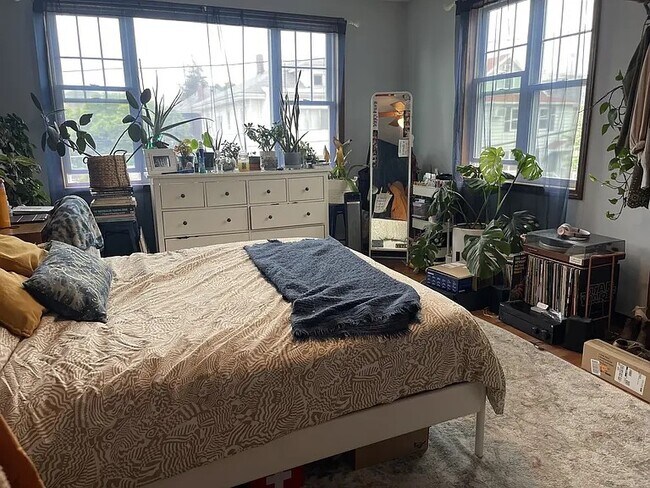 Bedroom 1 - 133 Bowdoin St