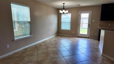 Building Photo - 8014 Chasewood Dr