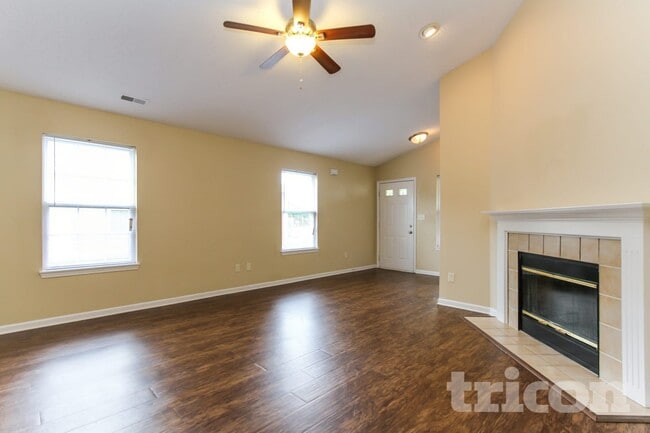 Foto del edificio - 345 Bent Stream Ln