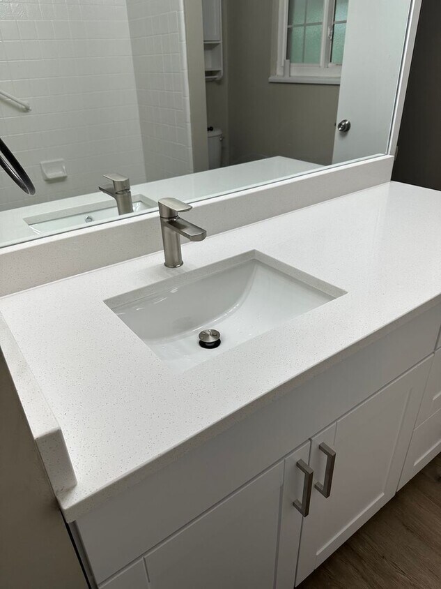 Building Photo - Single Family Residence 5 Bed | 2 Bath