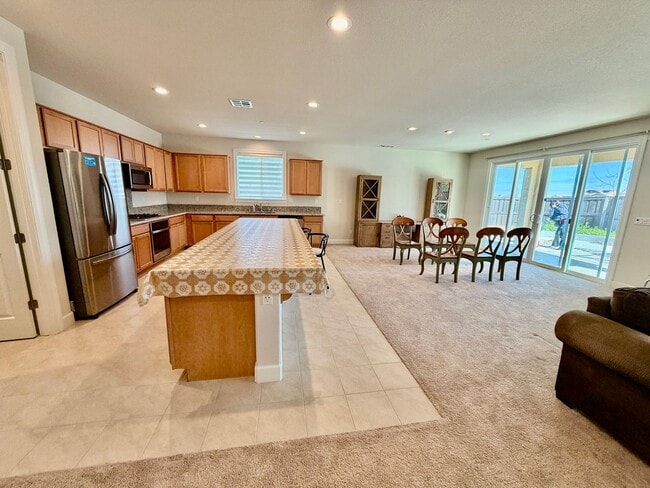 Building Photo - Vacaville 4 Bed | 3 Bath | Single-Story | 2,490 SF | Built in 2021