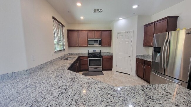 Building Photo - Beautiful home nestled in the Natomas area...