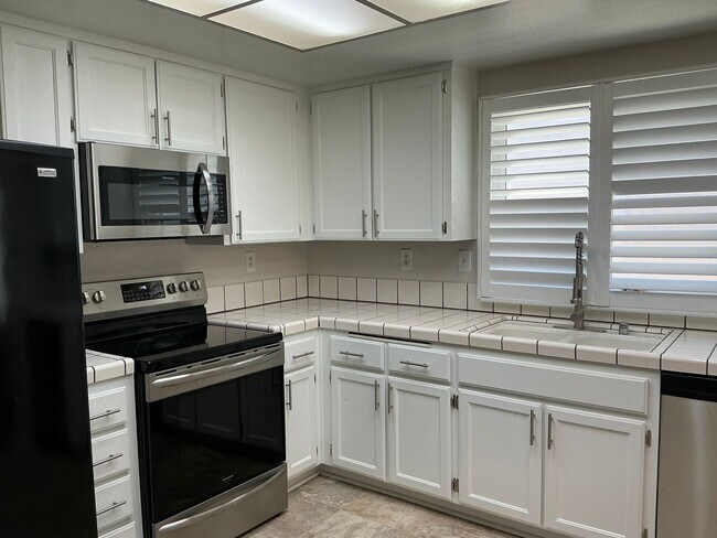 Building Photo - Spacious 4-Bedroom, 2-Bath Home in Convenient Location – Pet Friendly!