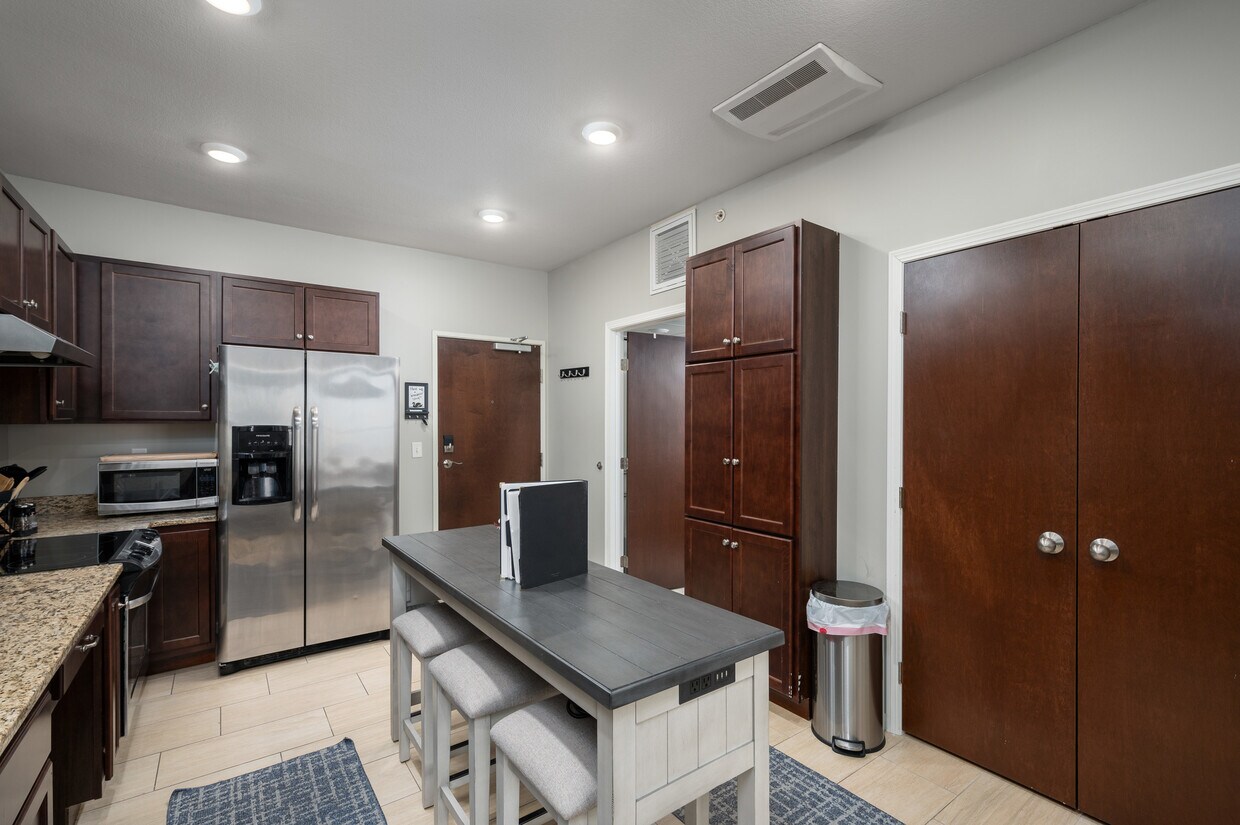 Primary Photo - The Oliver