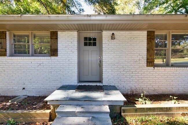 Foto del edificio - 2370 Shallowford Rd