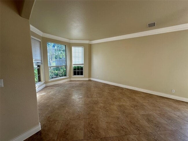 Building Photo - 5703 Saragosa Dr