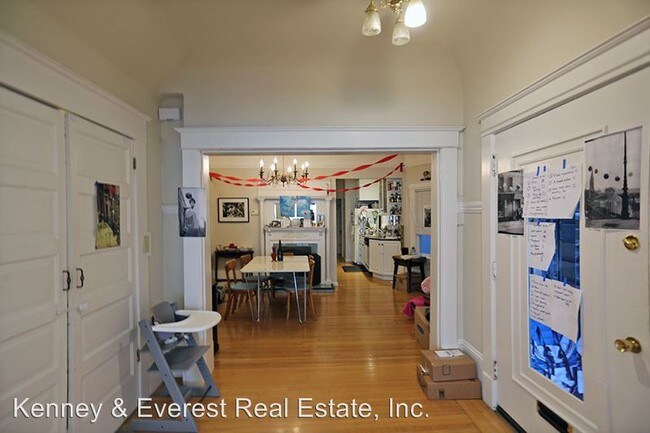 Foto del edificio - 136 Downey St