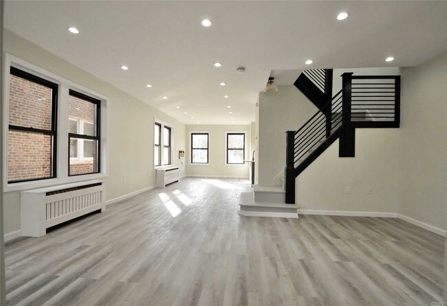 Foto del edificio - 68-28 Dartmouth St