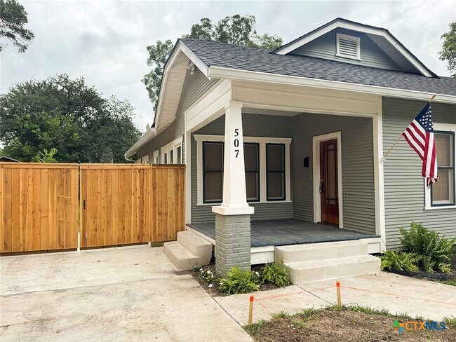 Building Photo - 507 W Brazos St