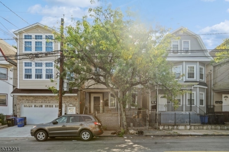 Primary Photo - 216 S 10th St