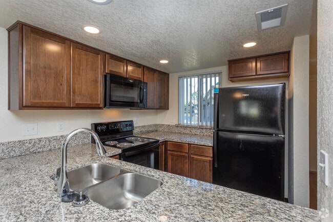 2 habitaciones, 2.5 baños - 1217 pies cuadrados - Cocina - Heron Pointe Apartments & Townhomes
