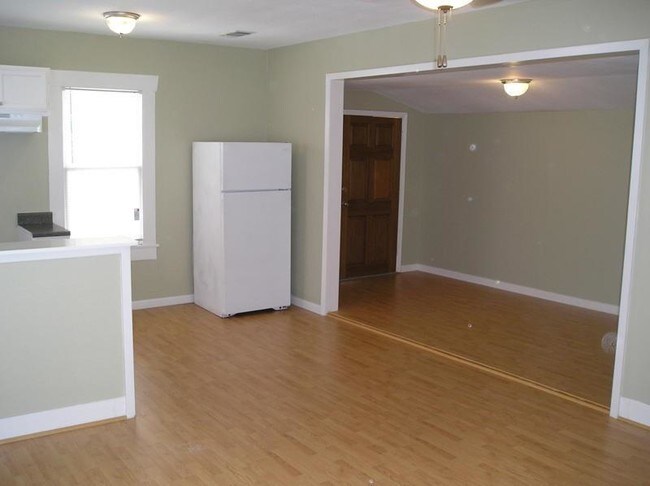 Building Photo - 216 Redan St