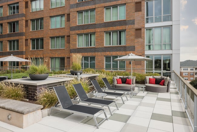 Building Photo - RiverTrace at Port Imperial